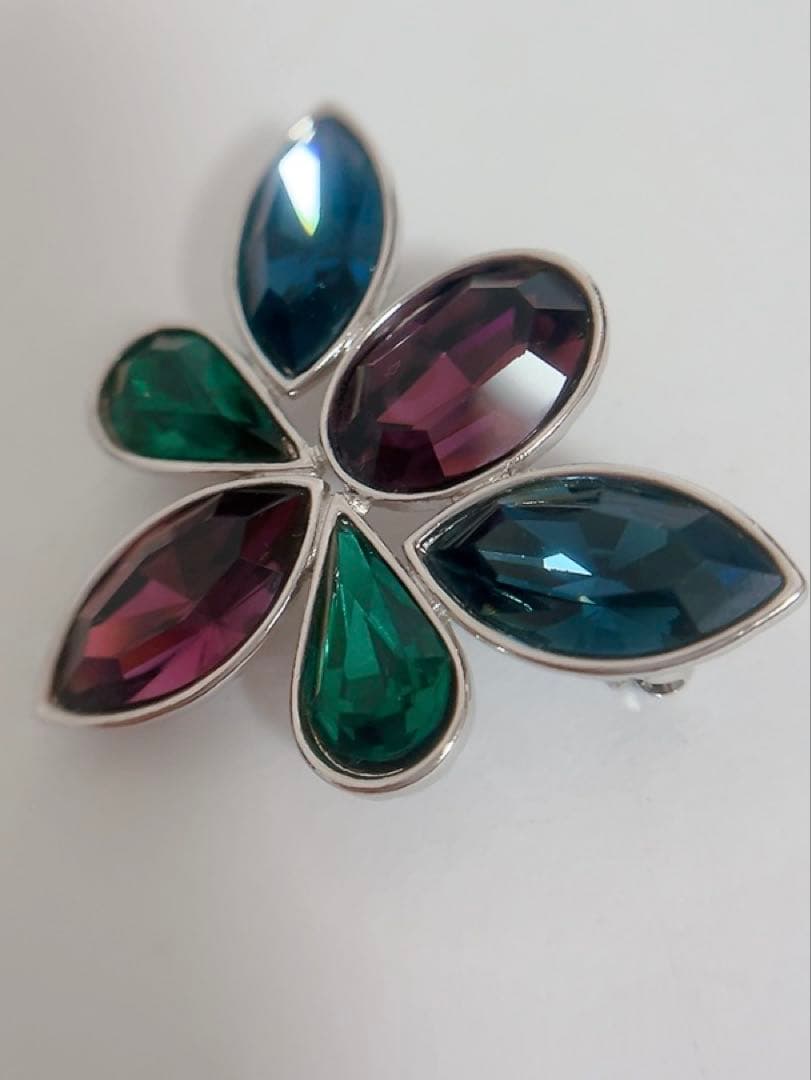 イヴサンローランYVESSAINTLAURENT ピンブローチ　ヴィンテージ