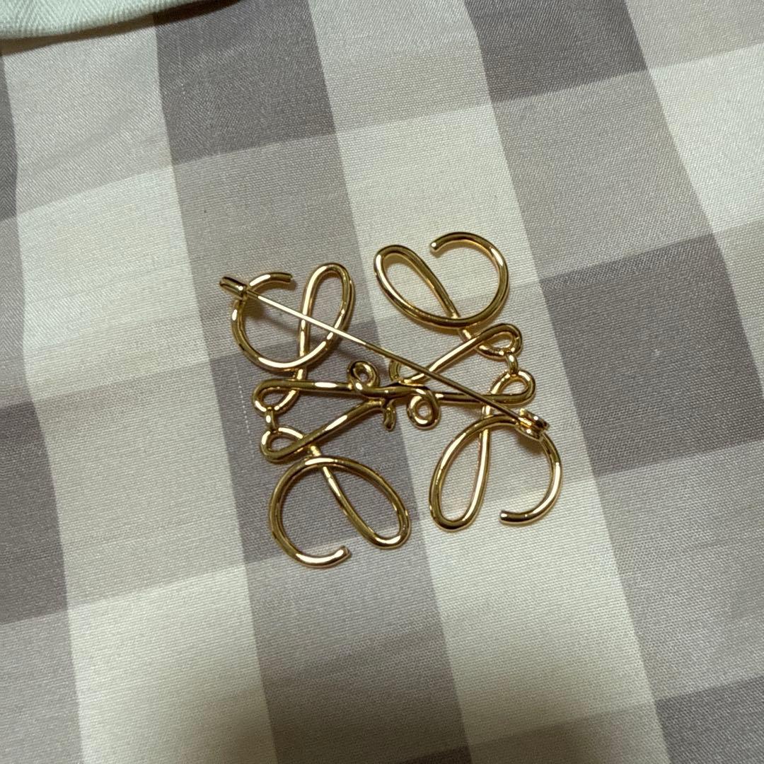 ま*め様 LOEWE ブローチ ゴールド