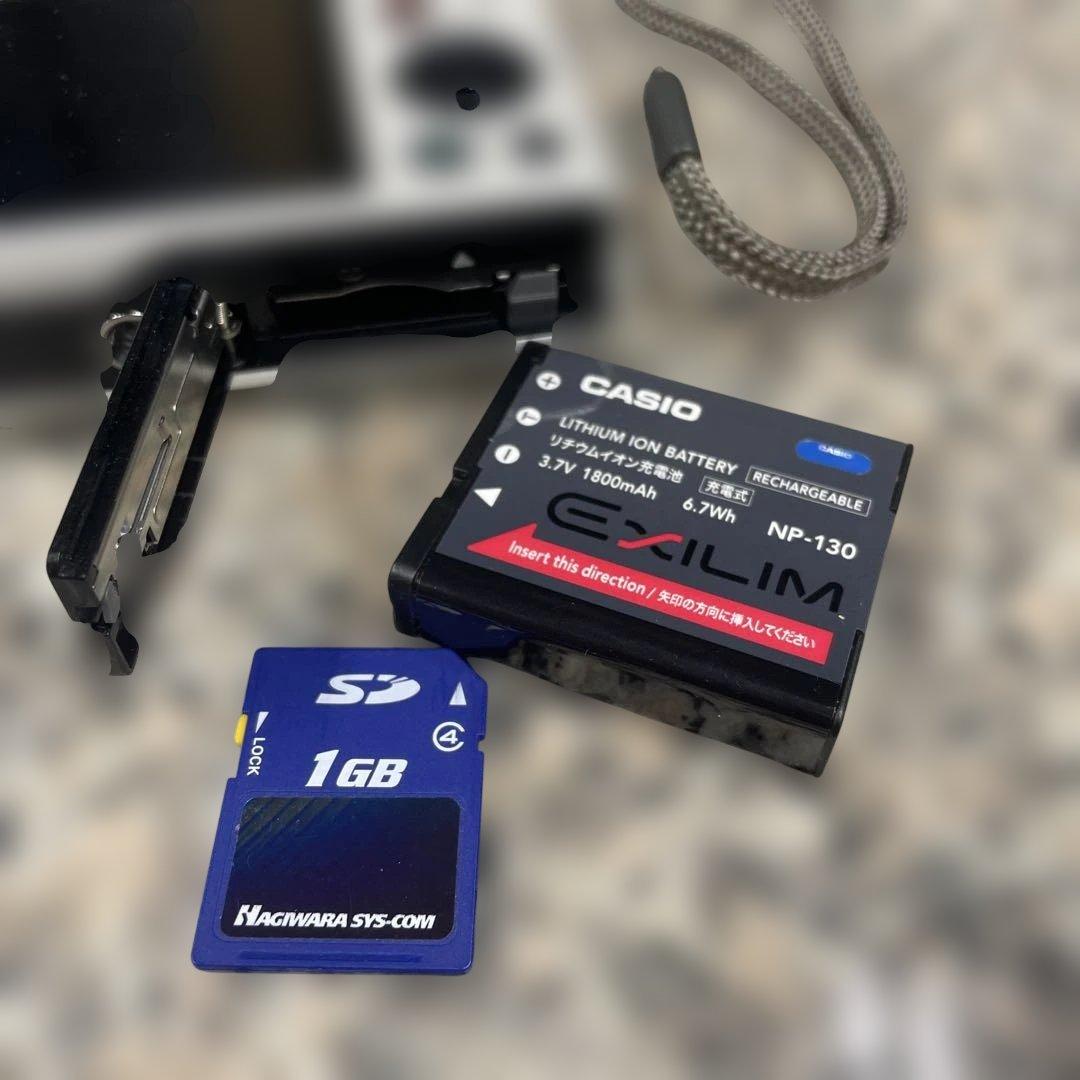 S*s様 ★CASIO カシオ デジタルカメラ EX-ZR200 ホワイト コン