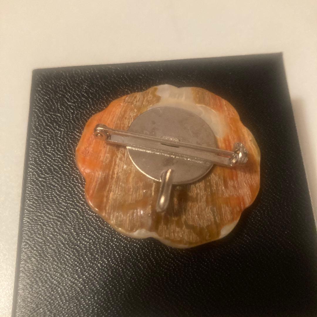 CHANEL カメリア　シェルブローチ