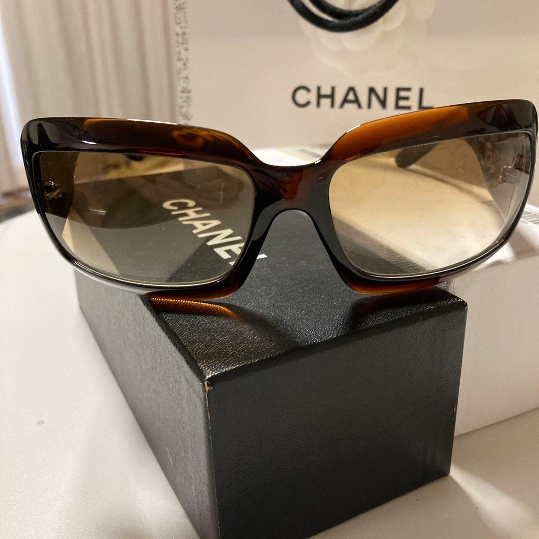 CHANEL ロゴ入りサングラス ブラウン