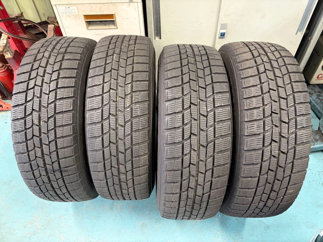 送料込み 225/60R17 グッドイヤースタッドレスホイール付残り溝7.5ミリ
