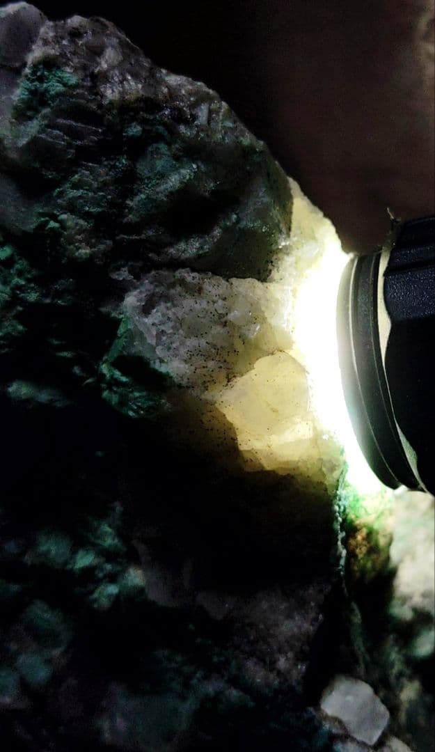 ★国産マラカイト原石★孔雀石【秩父鉱山・大黒ズリ3,128ｇ】