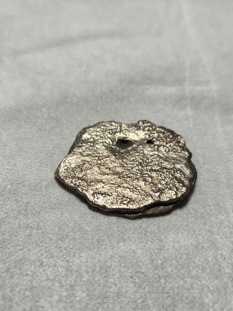 金色の謎の出土品