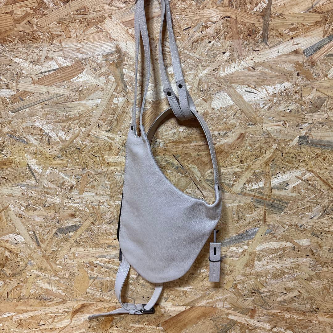 sarah pacini 本革レザー ボディバッグ ショルダーバッグベージュ