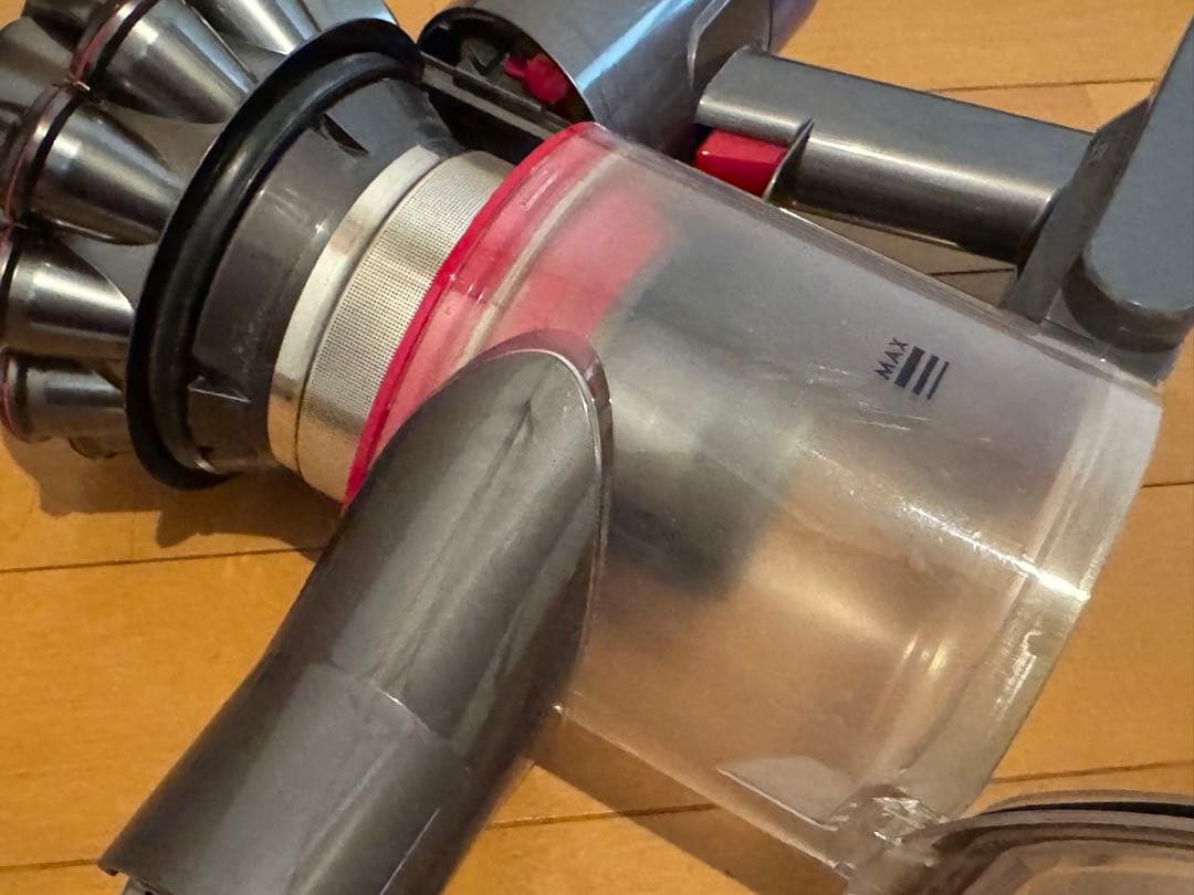 【送料無料】Dyson V8 サイクロンクリーナー　14点セット