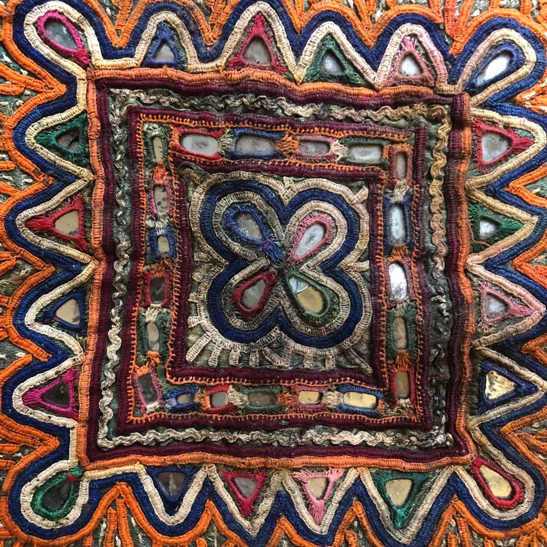 民族　古布　インド　バンジャーラ　ミラーワーク　刺繍布　50cm角