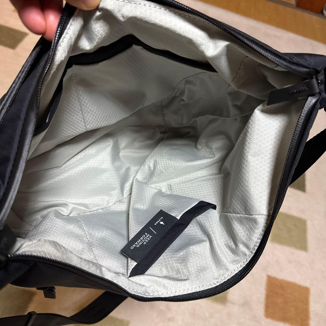 アルパカ　Alpaka Flow Satchel 4L ブラック　美品