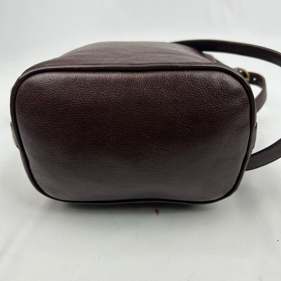 【美品】イルビゾンテ　ショルダーバッグ レザー　斜め掛け　ロゴ型押し　バケツ