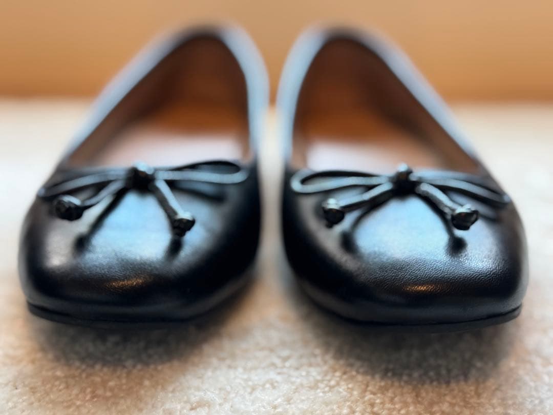 【Cole Haan】黒 リボン付き フラットシューズ