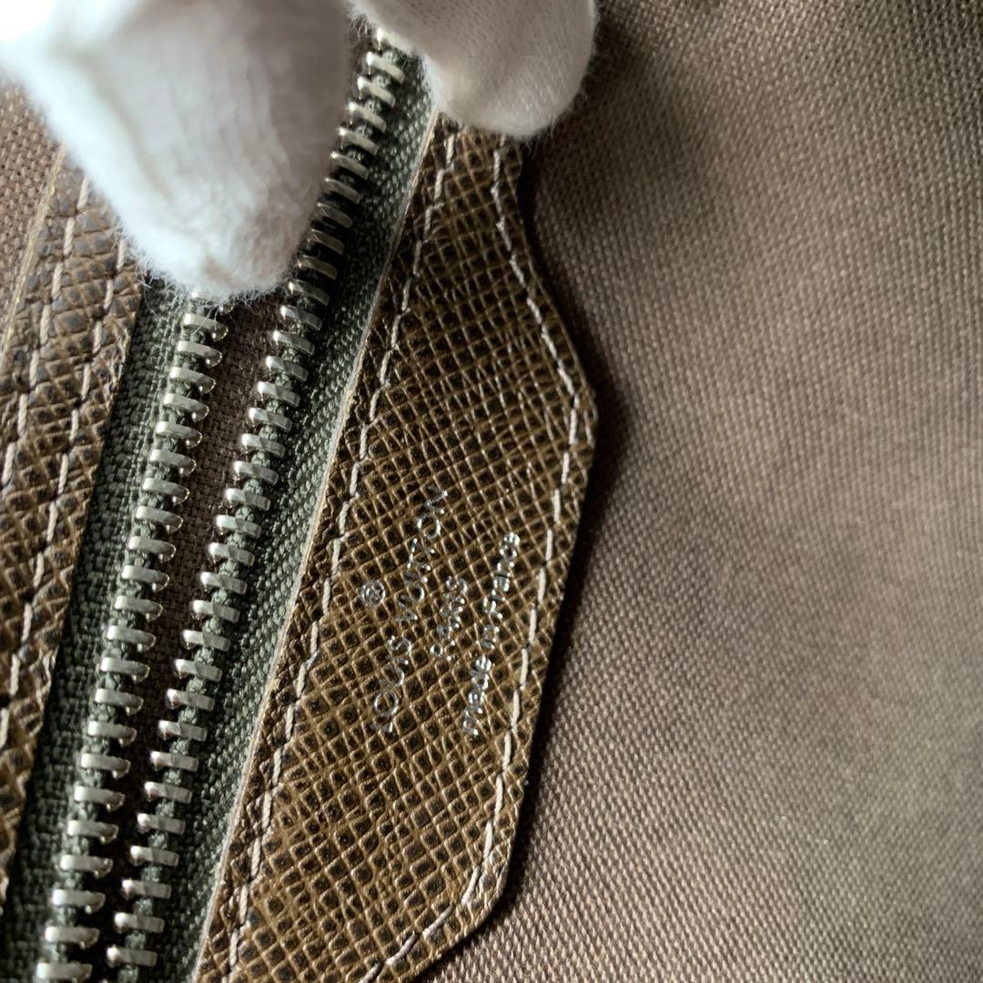 ルイヴィトン タイガ サヤン ショルダーバッグ グリズリ レザー M30918