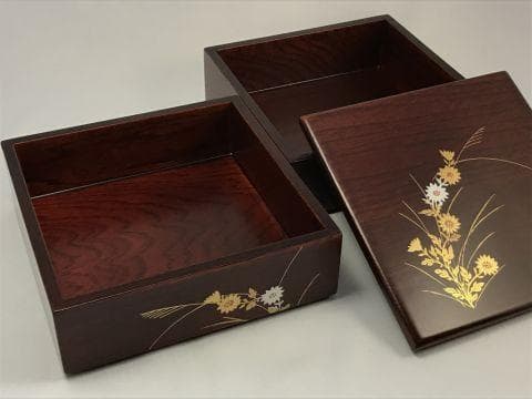 ◆重箱　木製6.5寸二段重 木地呂塗りに秋草