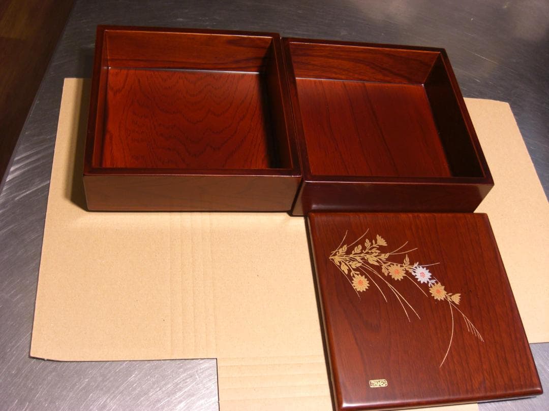 ◆重箱　木製6.5寸二段重 木地呂塗りに秋草