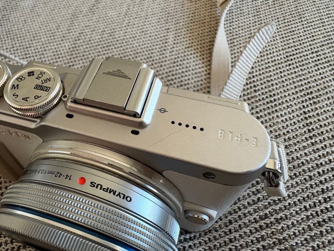 OLYMPUS PEN E-PL8 白