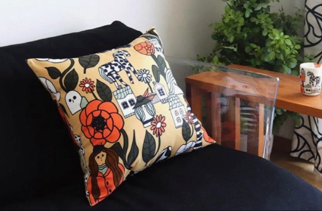 ✨新品未使用✨人気完売品　マリメッコ　クッションカバー　マリキュラ