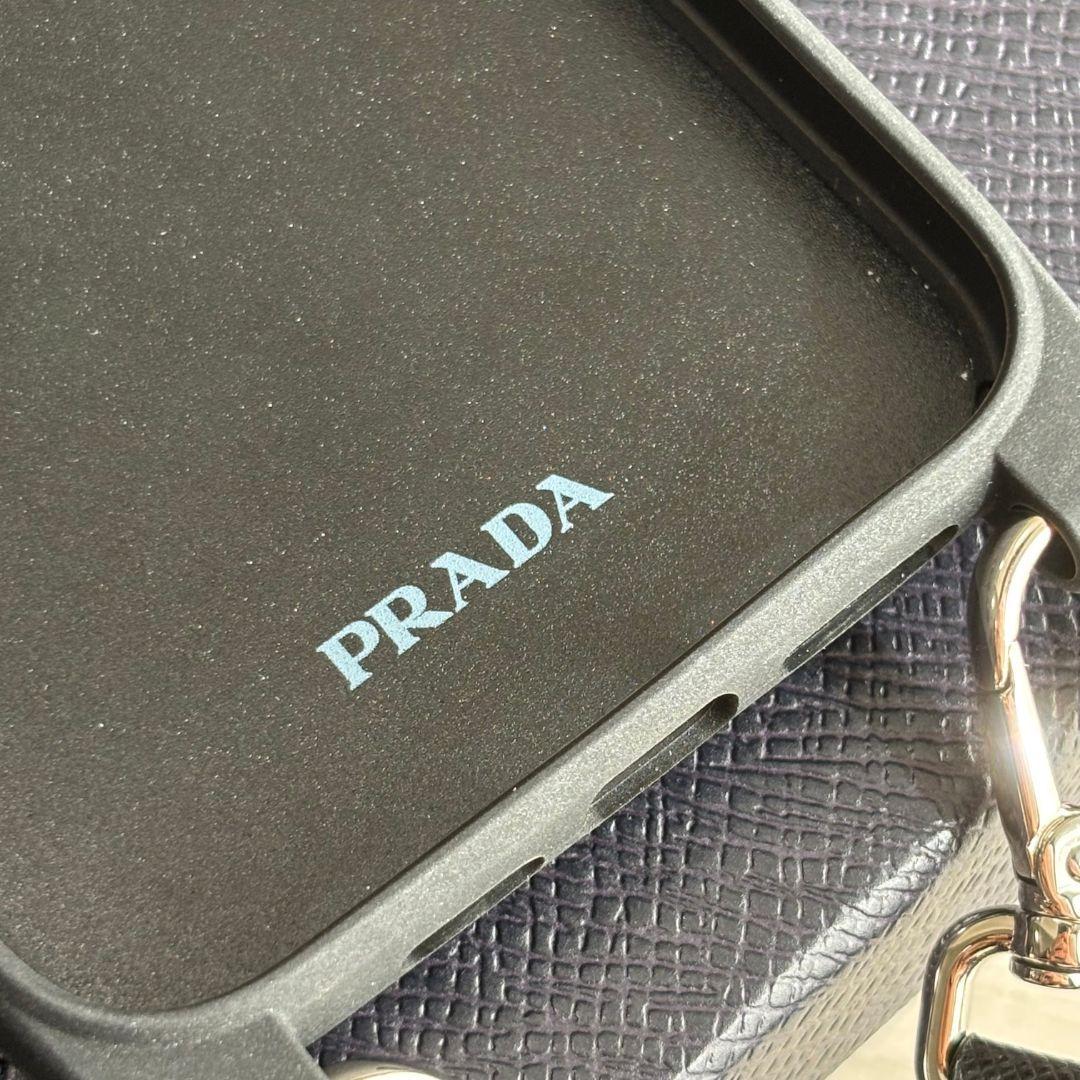 プラダ　iPhoneケース　ショルダー　スマホケース　レザー　PRADA