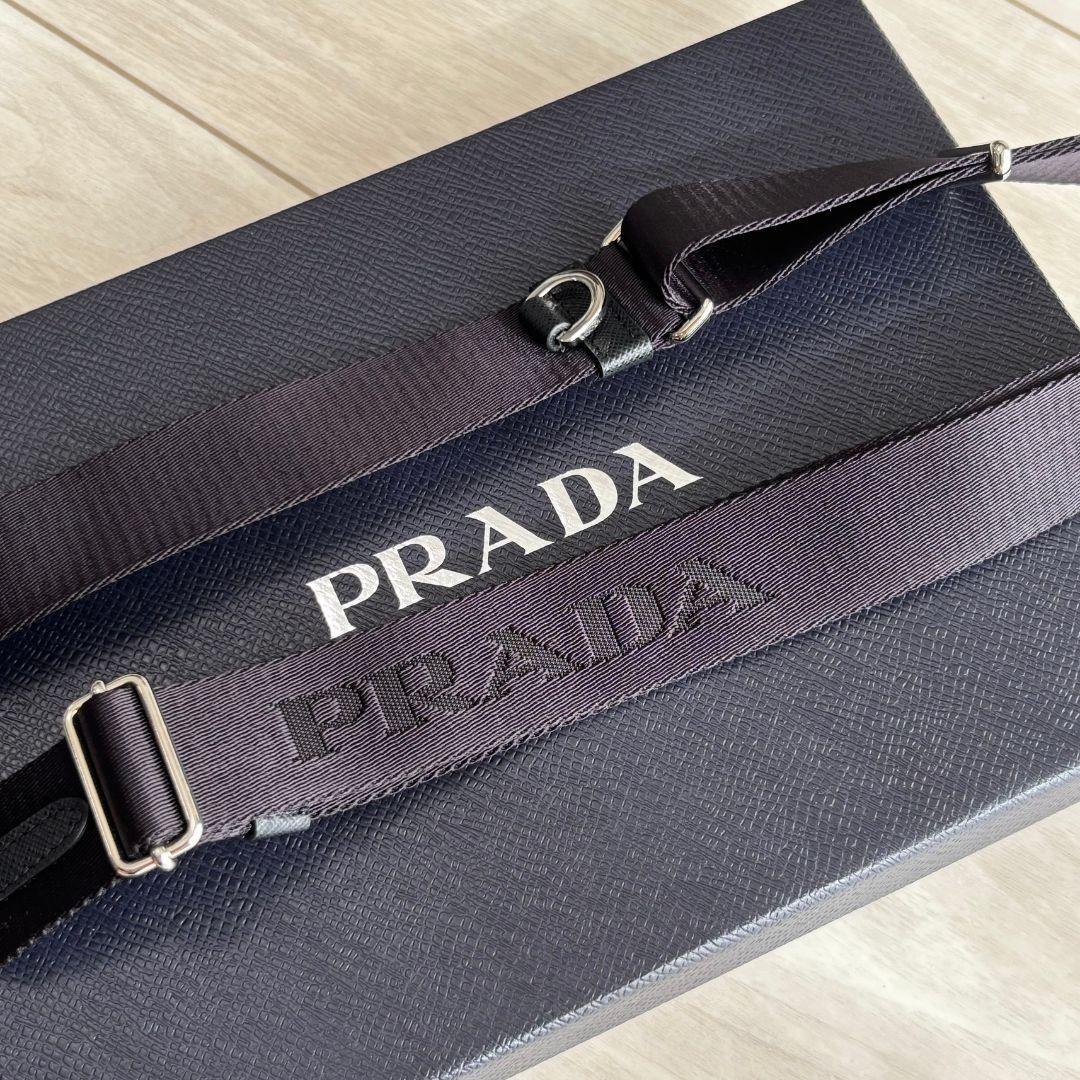 プラダ　iPhoneケース　ショルダー　スマホケース　レザー　PRADA