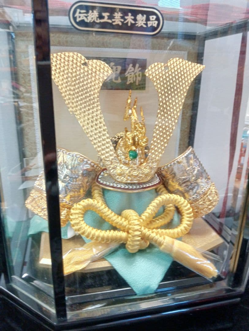 五月人形 金色の兜 伝統工芸品　ケース付き
