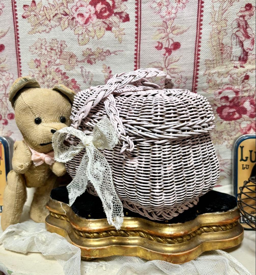 フランスアンティーク　ピンクのドールパニエ　ビスクドールのお持たせに^_^