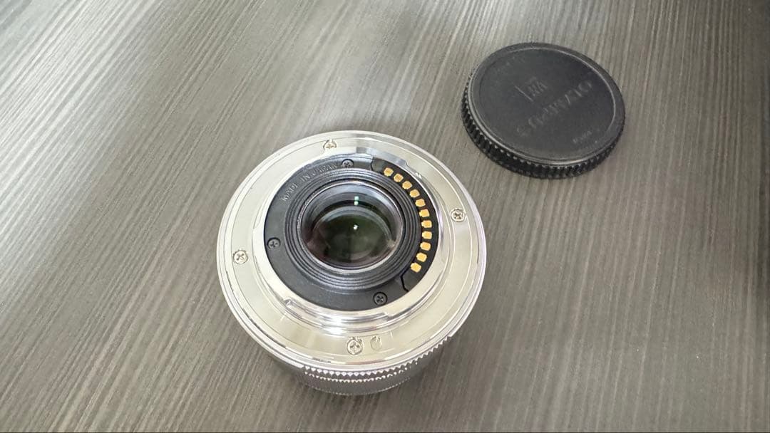 OLYMPUS PEN E-PL8 シルバー & M.ZUIKO25mmF1.8