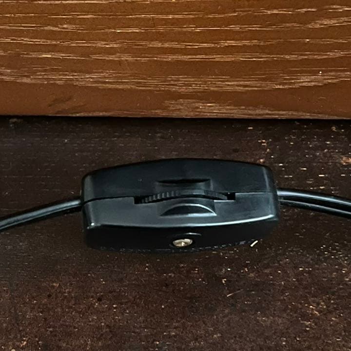 照明付き　壁掛け飾り棚