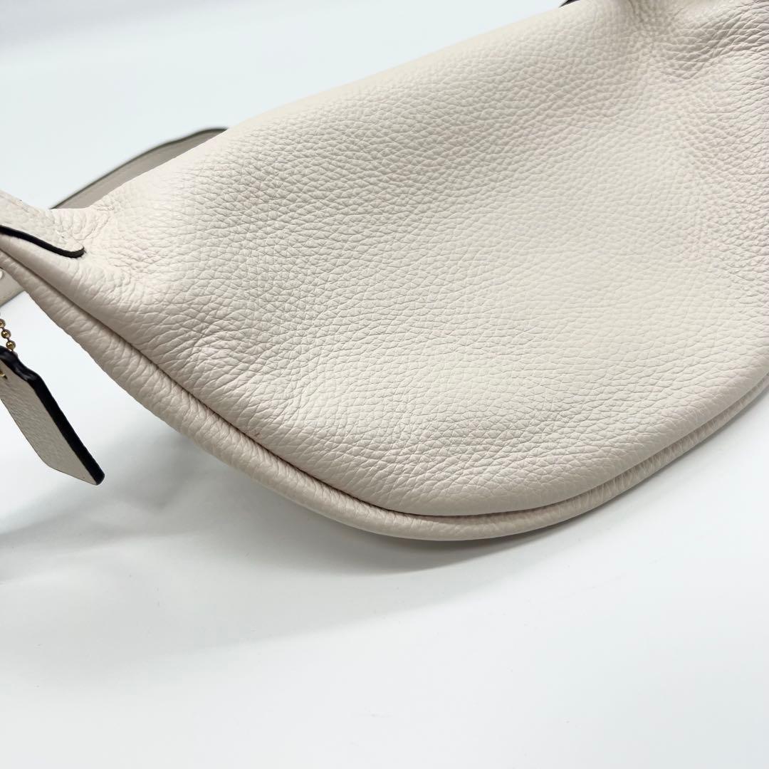 極美品✨コーチ　COACH　ボディバッグ　シボ革　ホワイト　ウエストバッグ