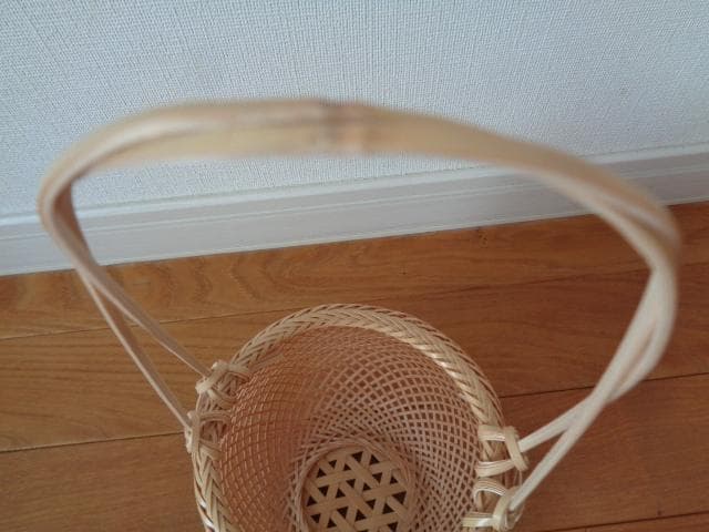 児玉美恵さん　竹かご　花生けにも