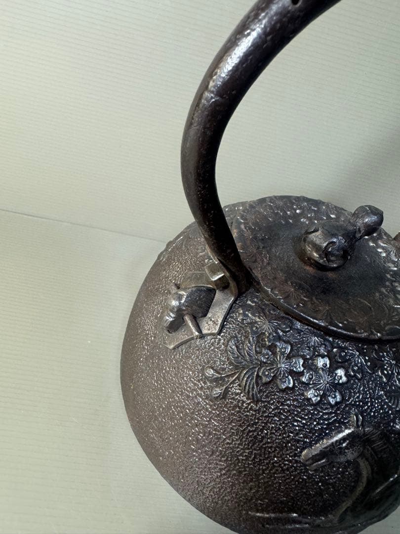 2423 南部鉄器　秀山作　鉄瓶　瓢箪　馬文