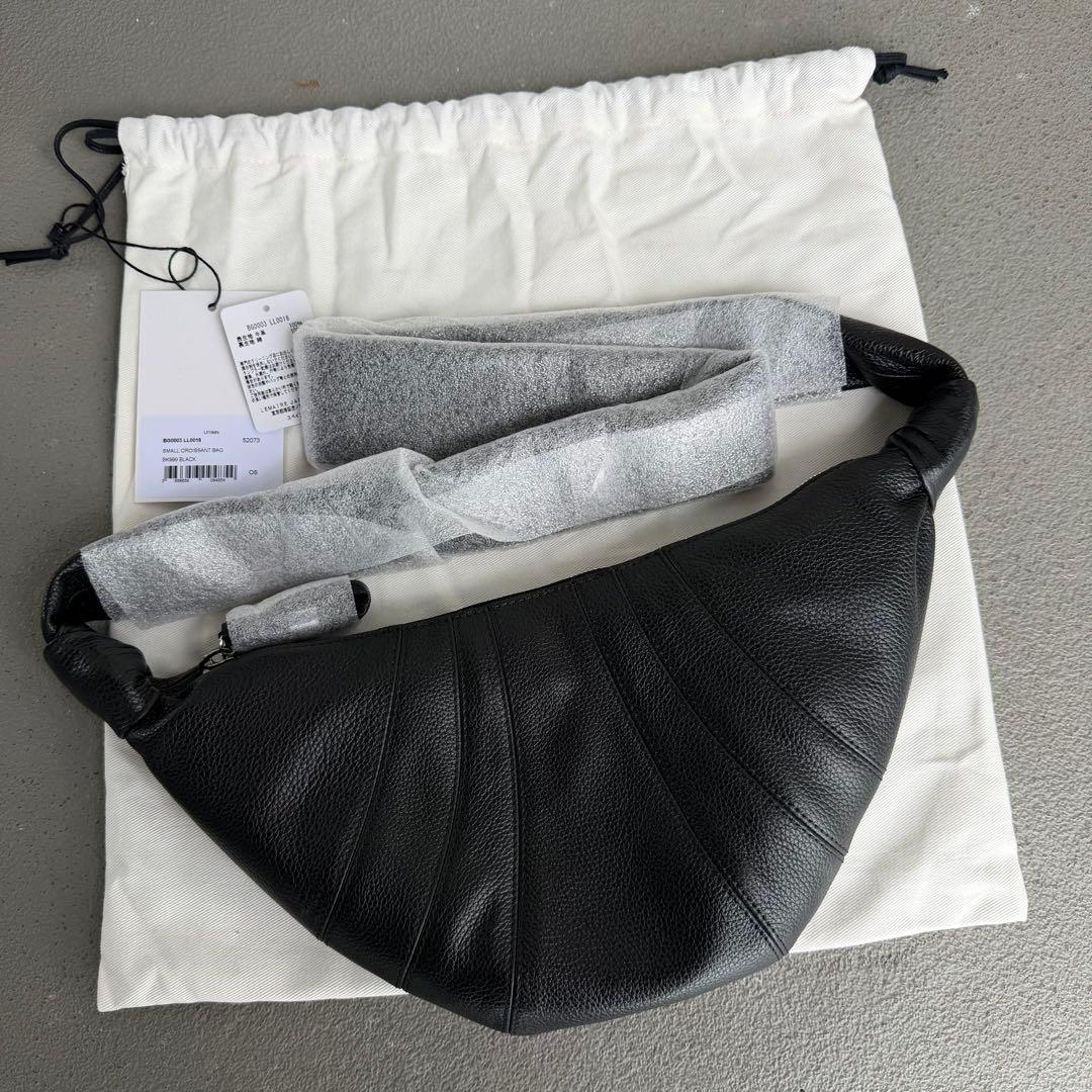 バッグ LEMAIRE small croissant bag black