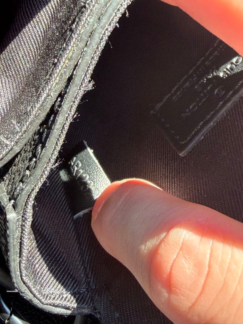 LOUIS VUITTON Sロック ヴェルティカル・ウェアラブル ウォレット