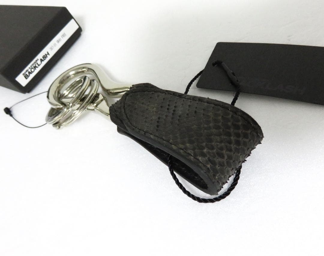 新品 ISAMU KATAYAMA BACKLASH パイソン キーホルダー