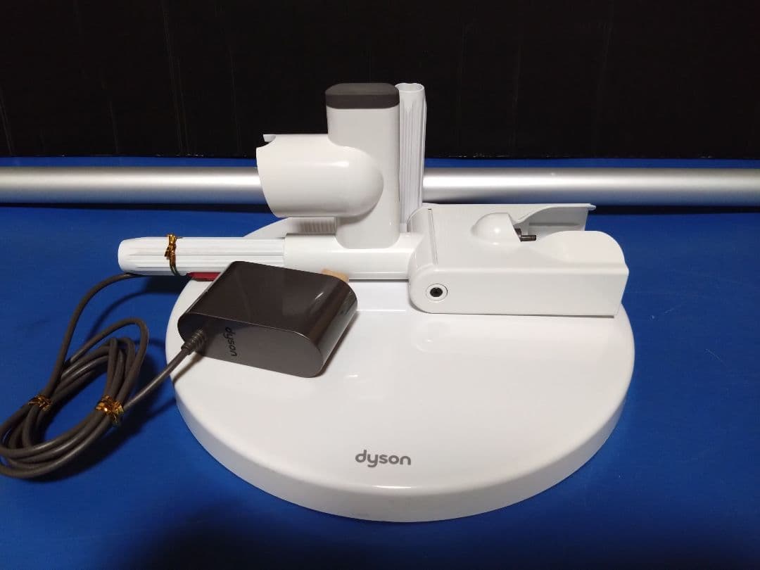 大人気モデル！dyson‼️デジタルスリムフィラフィ SV18充電スタンド付き⑤