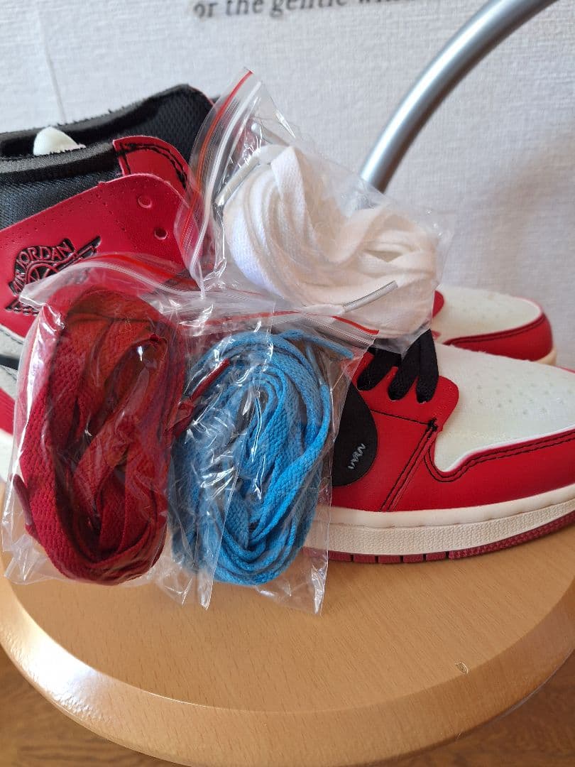 Off-White × Nike Air Jordan 1 chica
