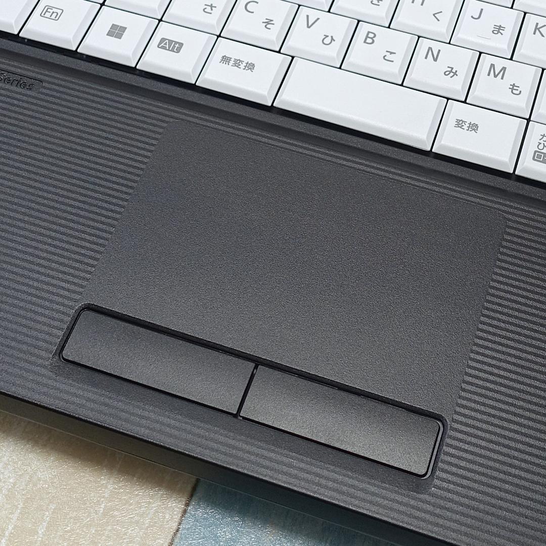 美品で神速の２０２３年製✨１２世代ｉ５に超高速新品ＳＳＤ５００ＧＢ＆大容量メモリ