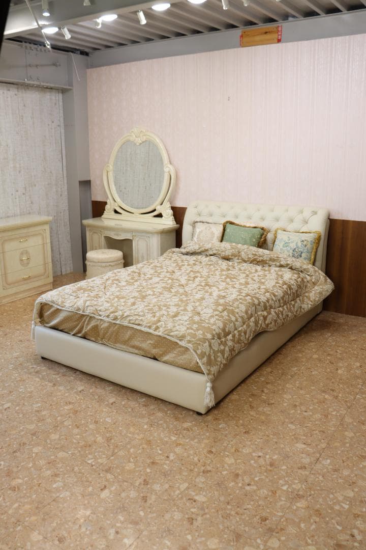 ベッドフレーム ダブル ワイドダブル チェスターフィールド風 革風ファブリック