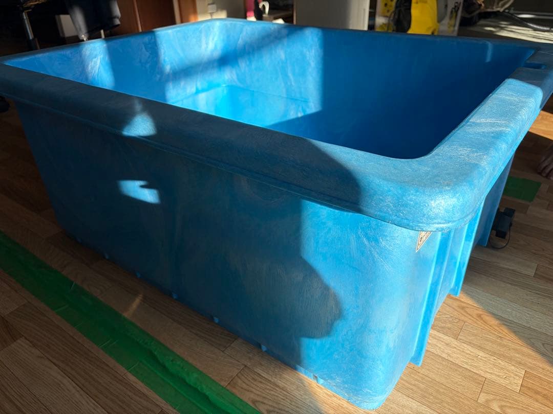 鯉水槽　金魚水槽　大型水槽　コンテナ水槽　プラスチック大型水槽　200リットル
