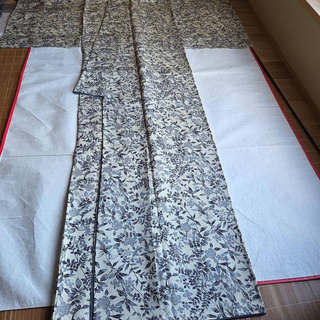 品のある煌めき　クリームベージュの小紋