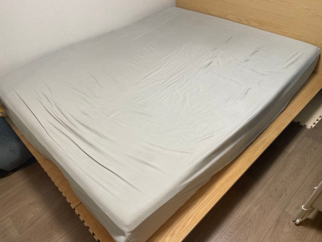 直接取引可能【コアラベッドフレーム】コアラクイーンサイズマットレスおまけ付き