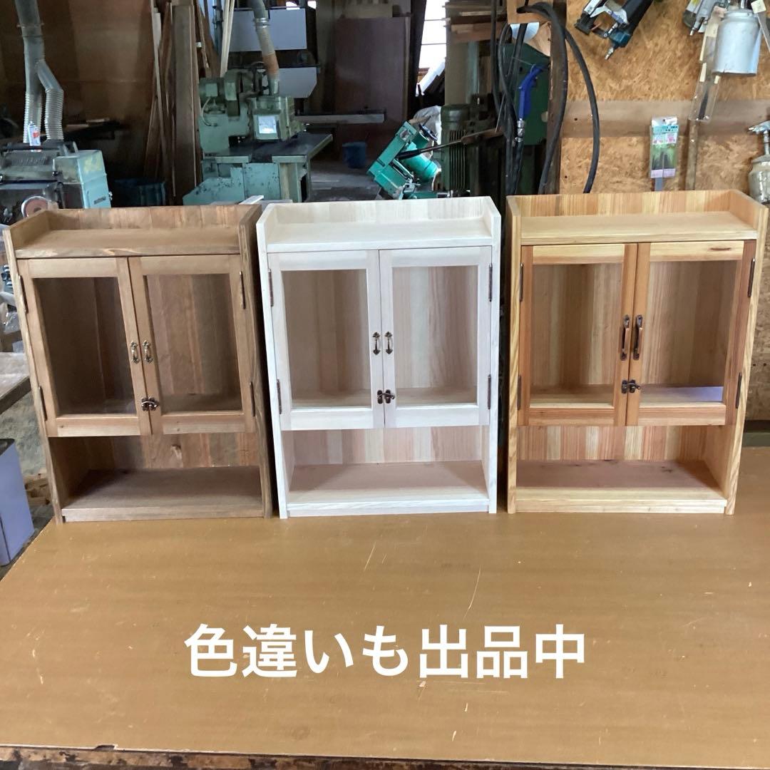 とってもオシャレ　木製キャビネット ガラス扉付き