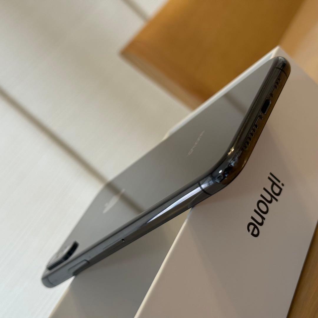 海外版 iPhone Xs 64GB 黒