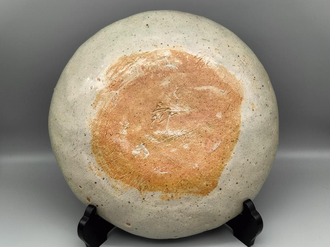 痴陶人作 呉須赤絵 椿文 尺大皿　日本人として初　大英博物館で個展を開催