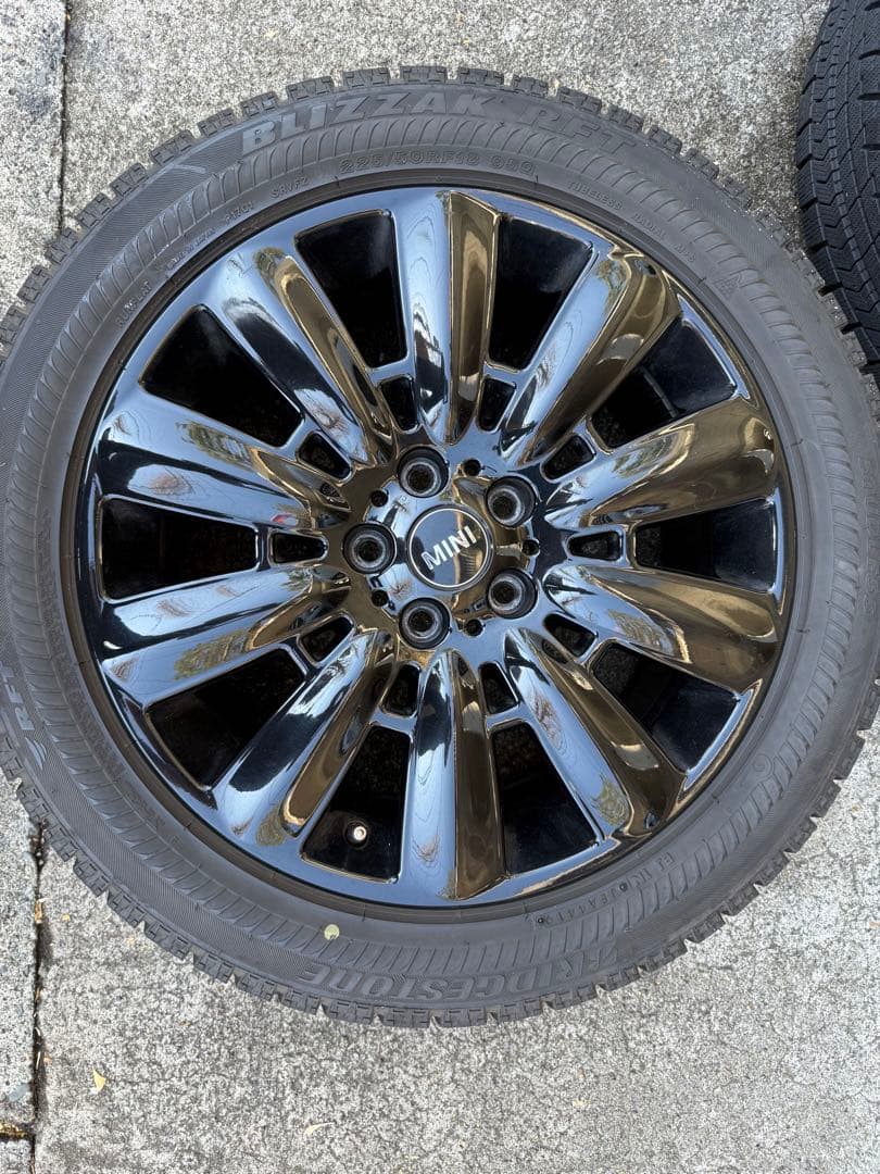 MINI 18インチ ブラックホイール BLIZZAKタイヤ