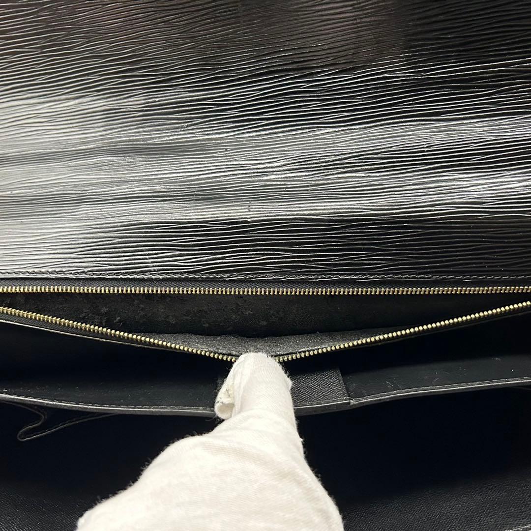 ルイヴィトン　セルヴィエットコンセイエ　ビジネスバッグ　エピ　レザー　黒