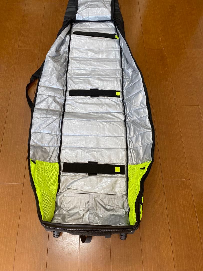 スノーボードケース（キャスター付き）