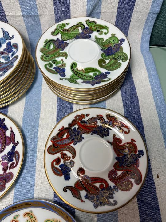 738 有田焼　其泉　染錦ペイズリー　金　赤　紫　緑　青　ソーサー　18客未使用