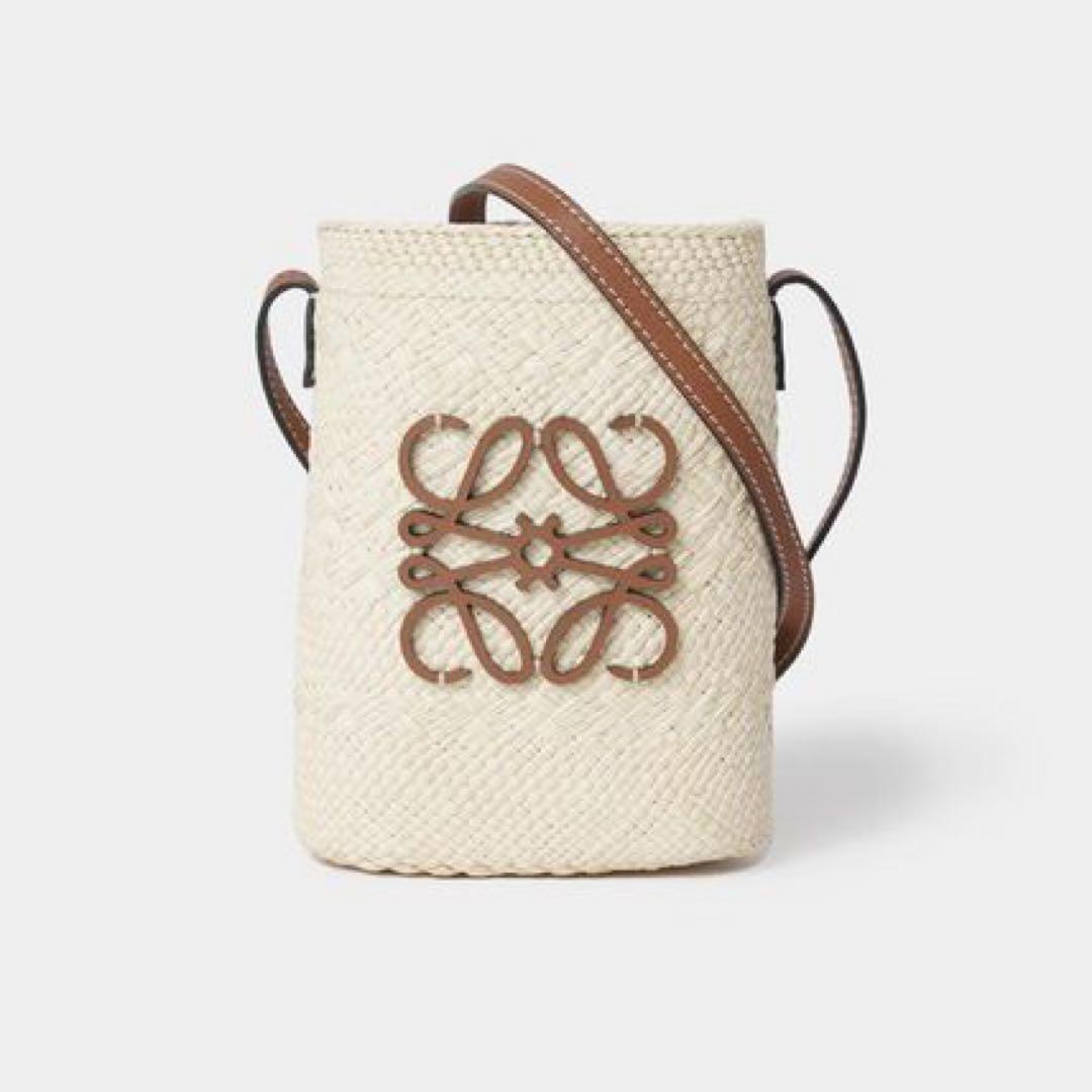 新品未使用ノベルティ付き　LOEWE パウラズイビザ　スクエアポシェット