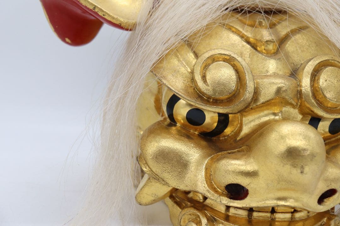 荒井寿斎作　木彫　金獅子　置物　共箱　送料込み259621