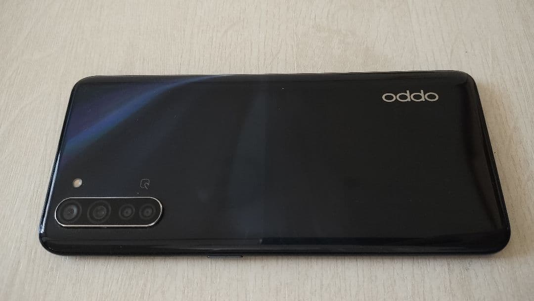 oppo トリプルカメラスマートフォン ブラック