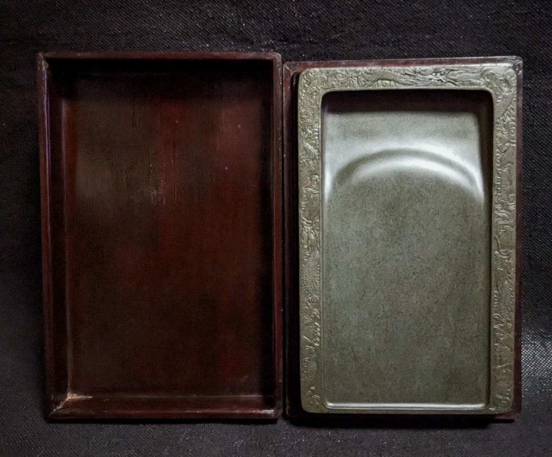 【ゆう】　　◆硯2面（端渓唐草雷廻文両面硯8吋／歙州雲龍廻文硯7.2吋）