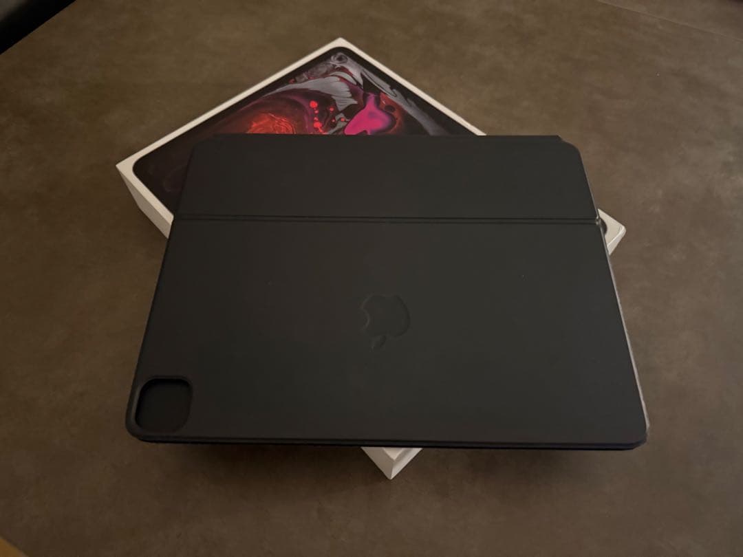 iPad Pro 第3世代12.9インチSIMフリーMagic keyboard